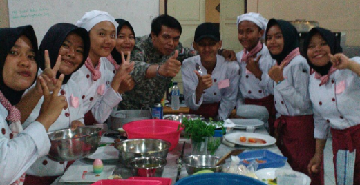 Belajar bersama Chef Indra di kelas Patiseri