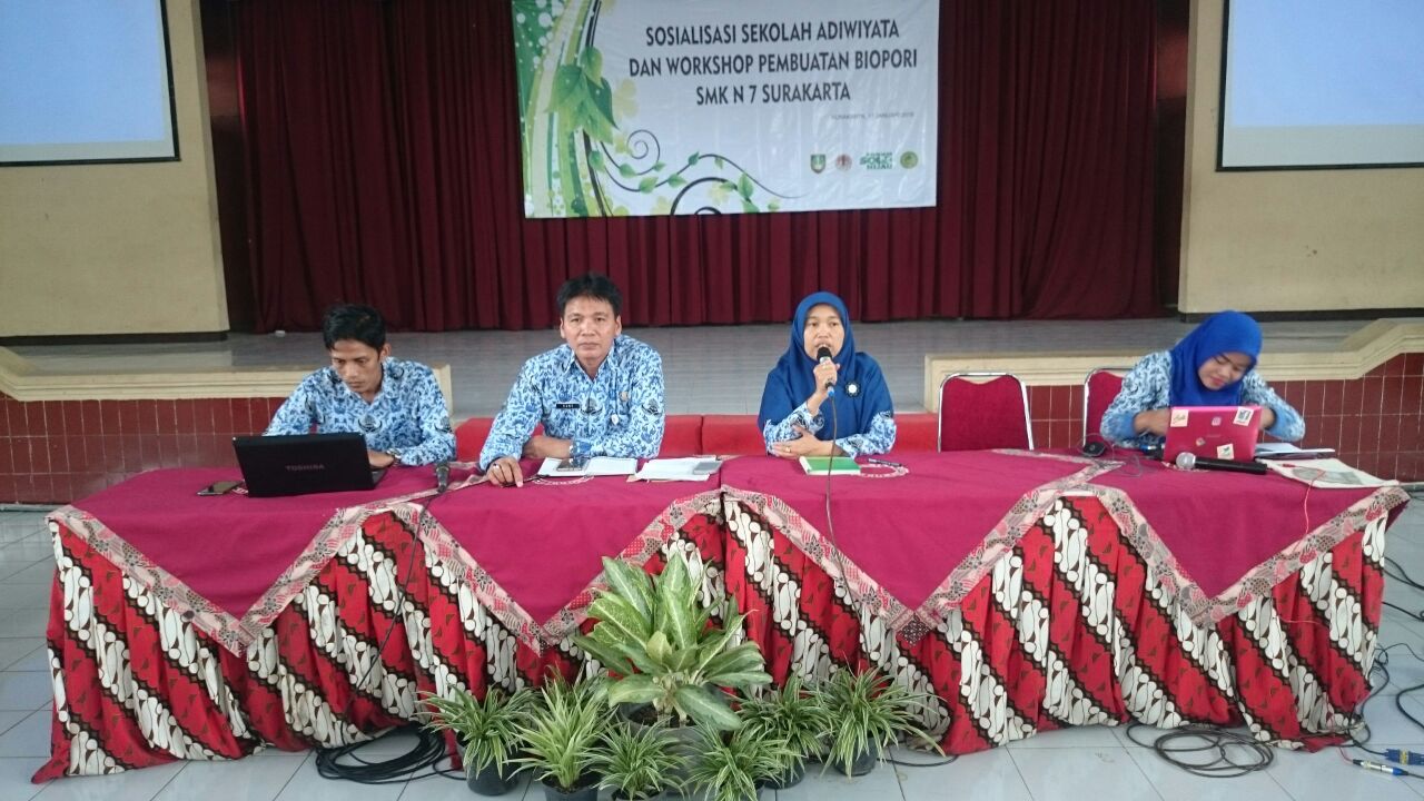 Sosialisasi Sekolah Adiwiyata dan Workshop Biopori SMK N 7 Surakarta