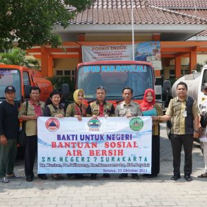 Donasi Air Bersih dari SMKN 7 Surakarta Untuk Warga Desa Jatilawang