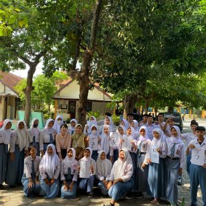 Pembelajaran Shodou dengan Asisten Guru dari Jepang