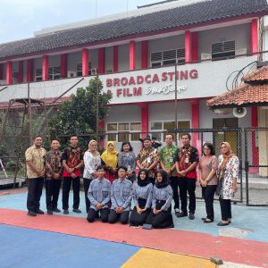 Kunjungan Studi Tiru SMAN 1 Pracimantoro  ke SMKN 7 Surakarta Pelajari Teknologi Podcast