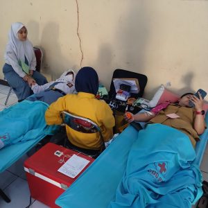 DONOR DARAH DI SMK NEGERI 7 SURAKARTA BUKTI NYATA SEMANGAT KEMANUSIAAN