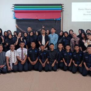Tingkatkan Kompetensi Fotografi Siswa, DKV SMKN 7 Surakarta Gelar Guru Tamu Profesional