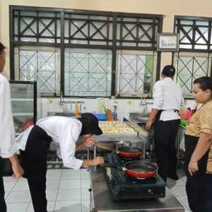 Pawon Pitoe Bakery menerima pesanan 8000 pcs Roti Manis untuk acara PEPARNAS 2024
